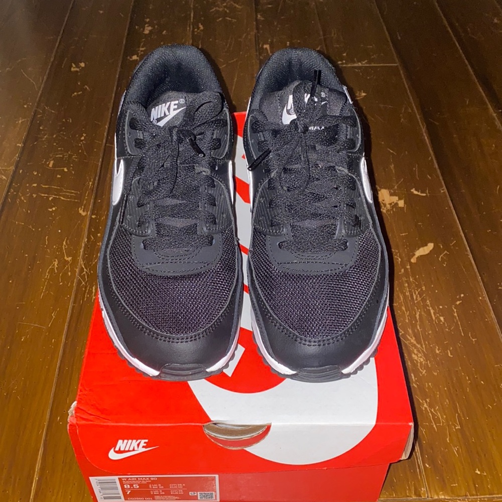 Nike Air Max 90 (Black/White) comes w/box